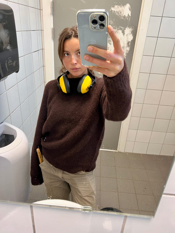 Sofie er 165 cm høj og bruger størrelse S. | mørkebrun