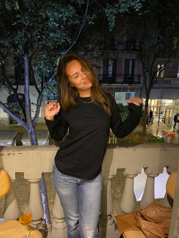 Nadia er 170 cm høj og bruger størrelse S. | sort