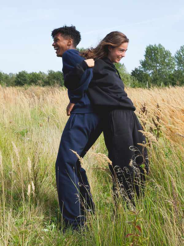 Filip er 185 cm høj og bruger størrelse L. | uden mørkeblå