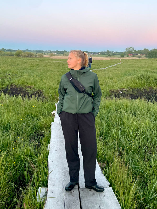 Astrid er 178 cm høj og bruger størrelse L. | uden sort