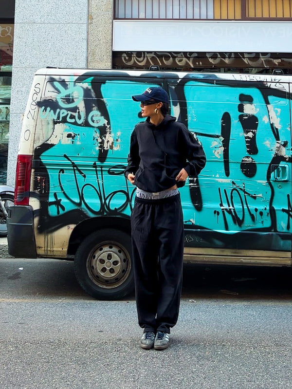 Sofi er 181 cm høj og bruger størrelse XL. | uden sort