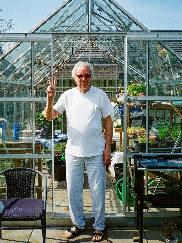 Peter er 182 cm høj og bruger størrelse M. | uden grå