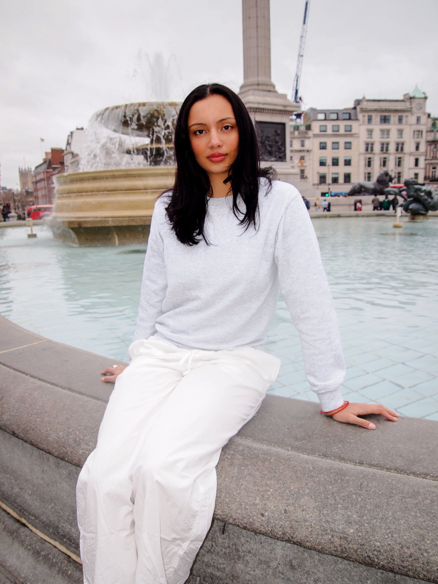 Jessica er 175 cm høj og bruger størrelse S. | grå