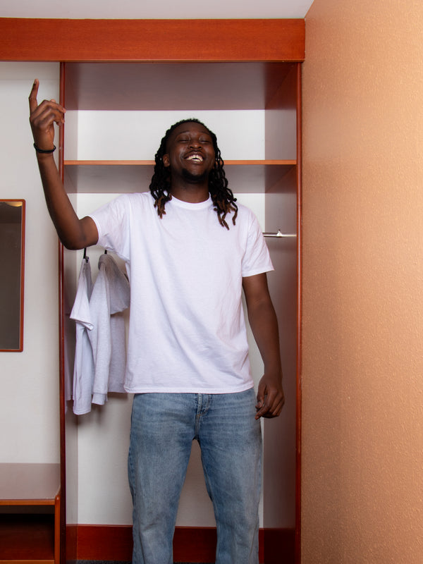 Maxwell er 190 cm høj og bruger størrelse L. | hvid