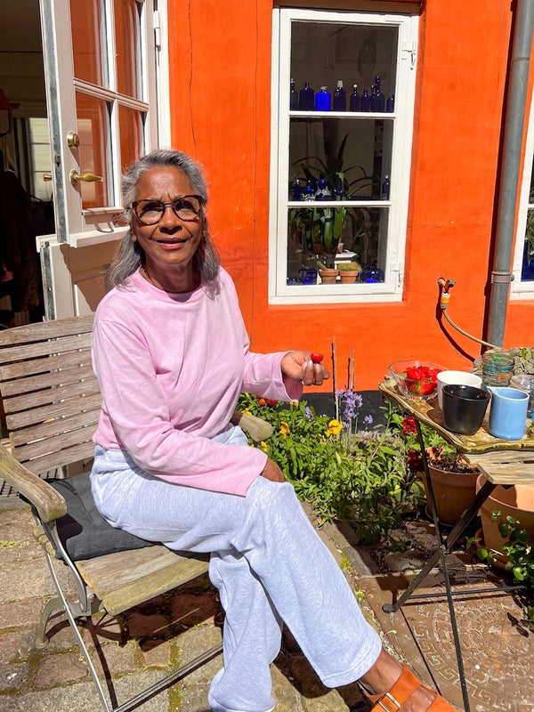 Bimala er 168 cm høj og bruger størrelse S. | lyserød