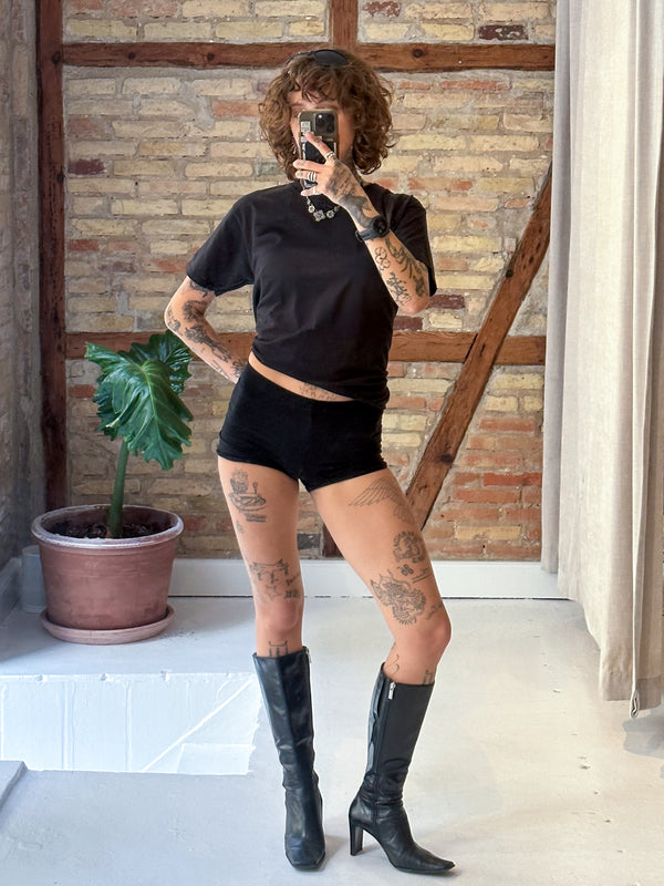 Astrid er 165 cm høj og bruger størrelse S. | sort