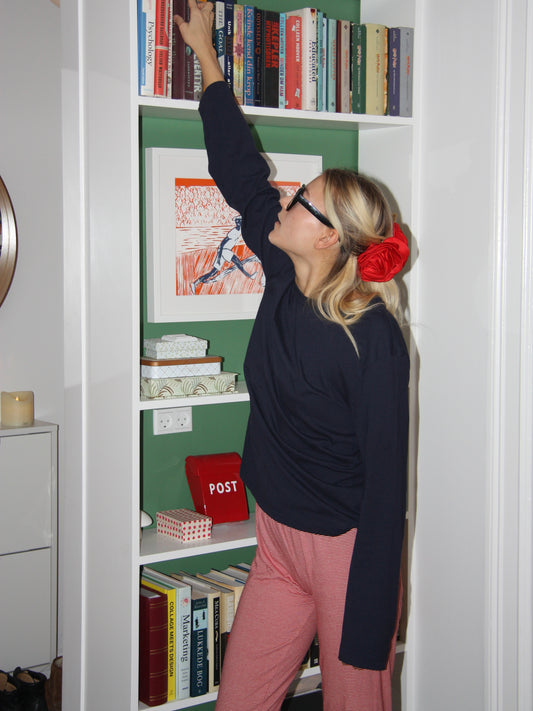 Kamille er 169 cm høj og bruger størrelse S. 