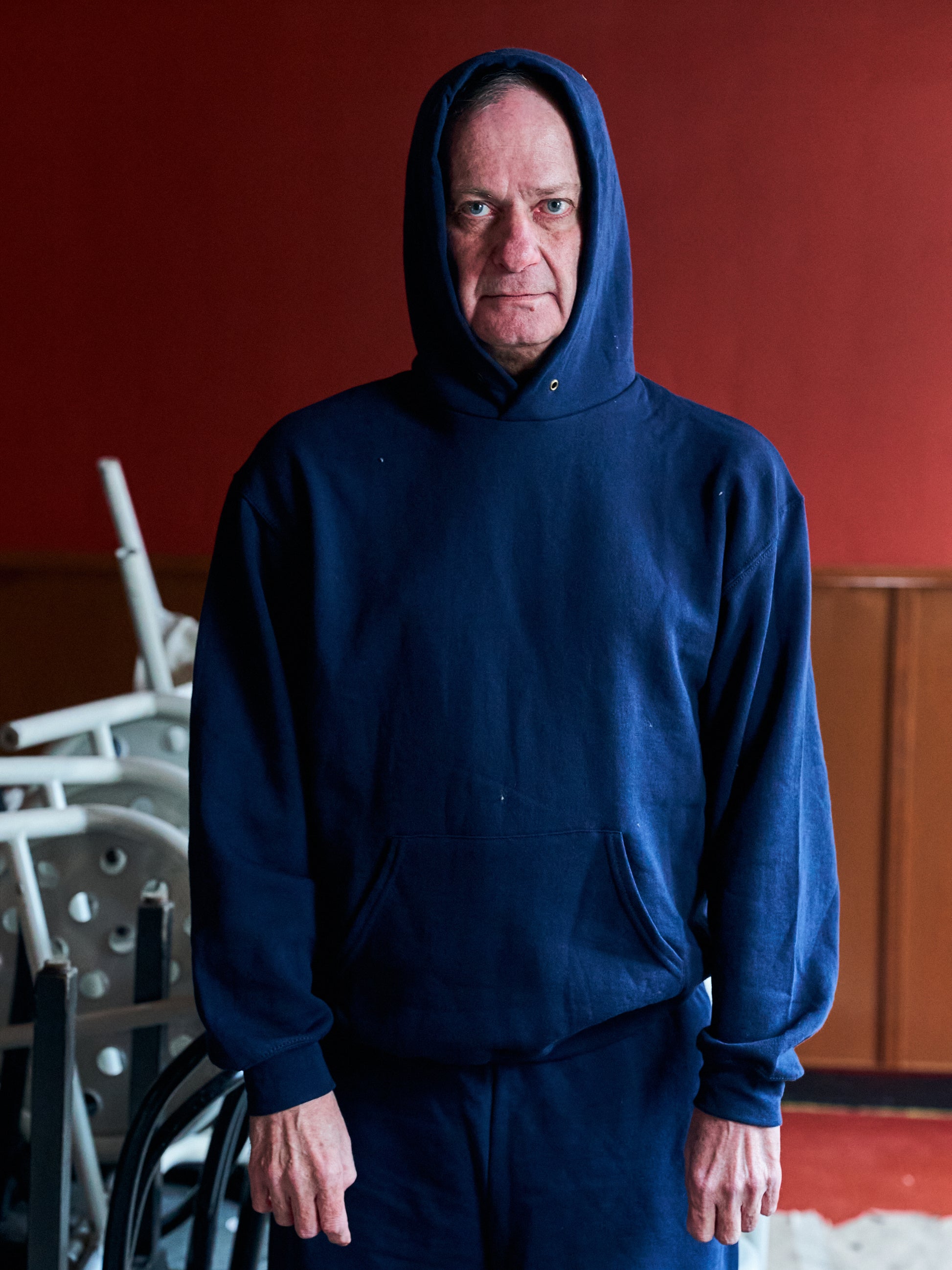 Knud er 183 cm høj og bruger størrelse 
L. | mørkeblå