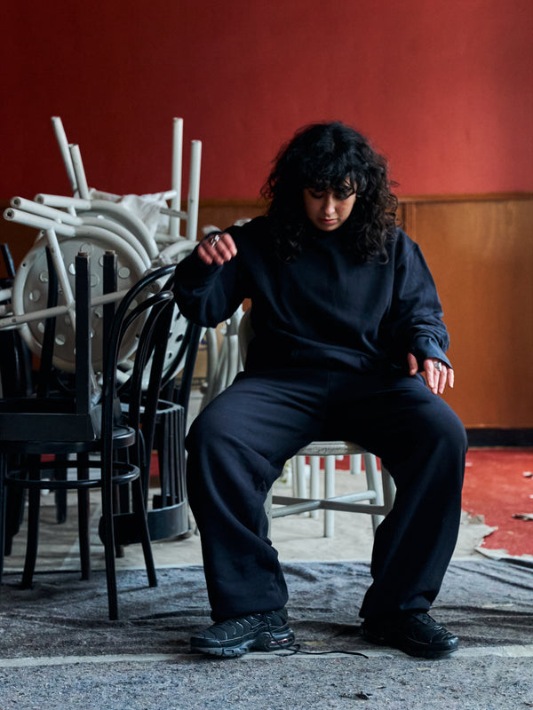 Mina er 165 cm høj og bruger størrelse 
L. | sort