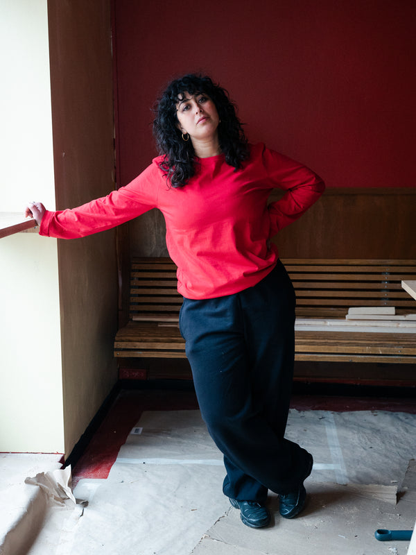 Mina er 165 cm høj og bruger størrelse M. | rød