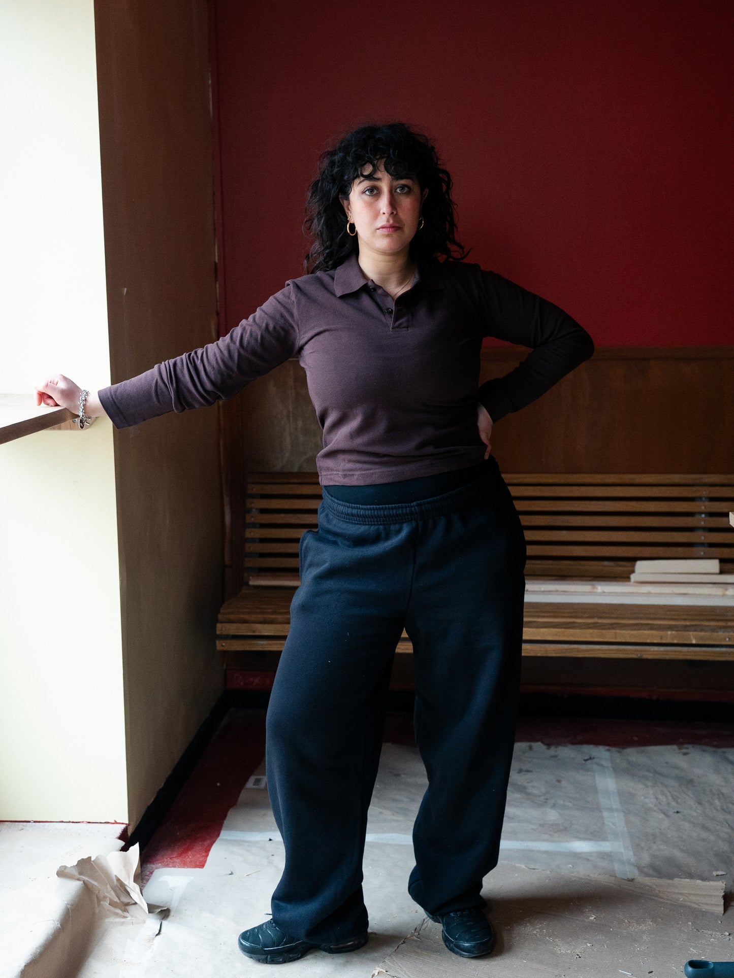 Mina er 165 cm høj og bruger størrelse 
L. | sort