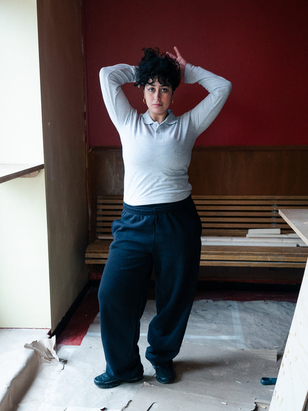 Mina er 165 cm høj og bruger størrelse 
L. | sort