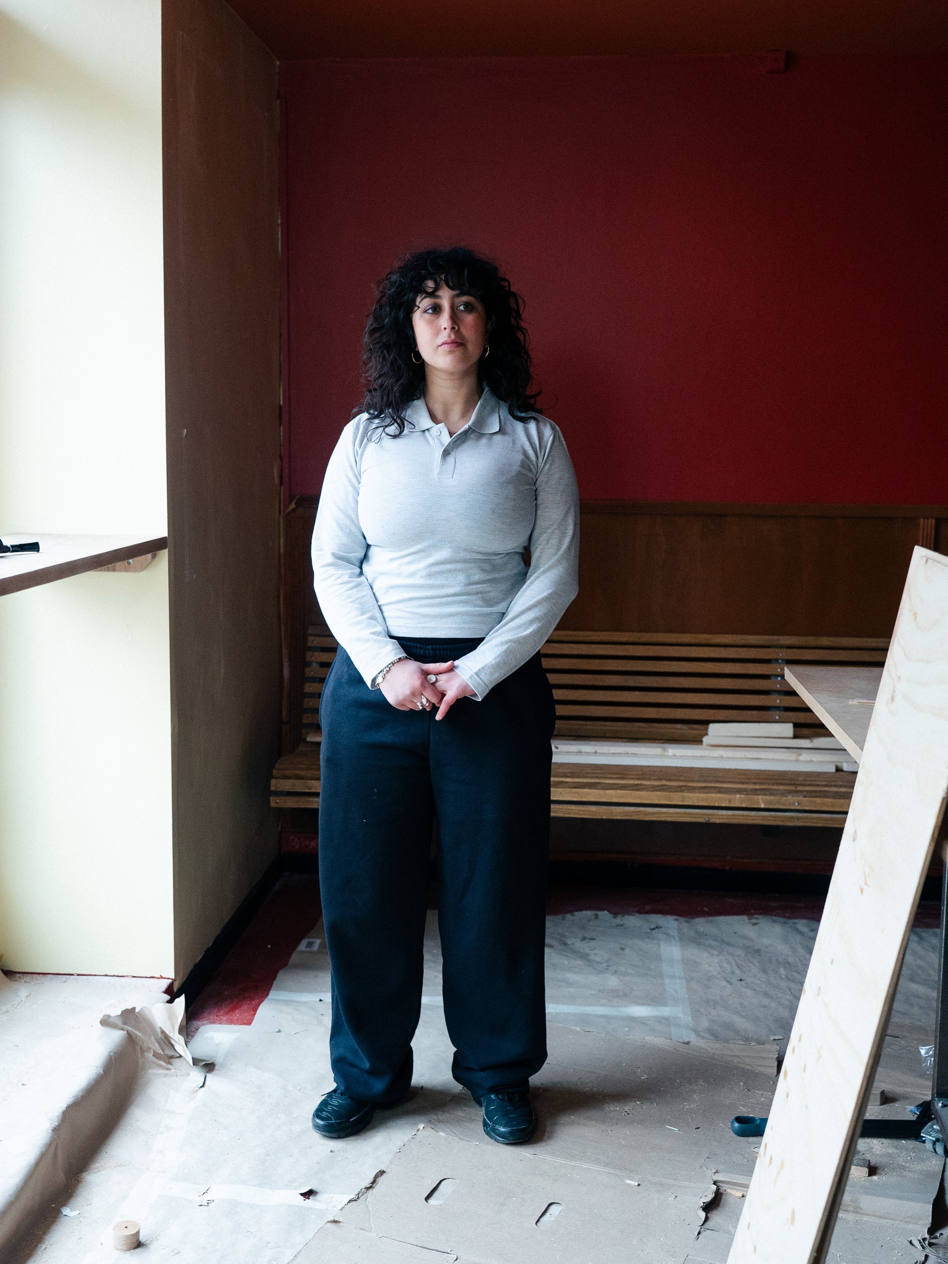 Mina er 165 cm høj og bruger størrelse 
L. | sort