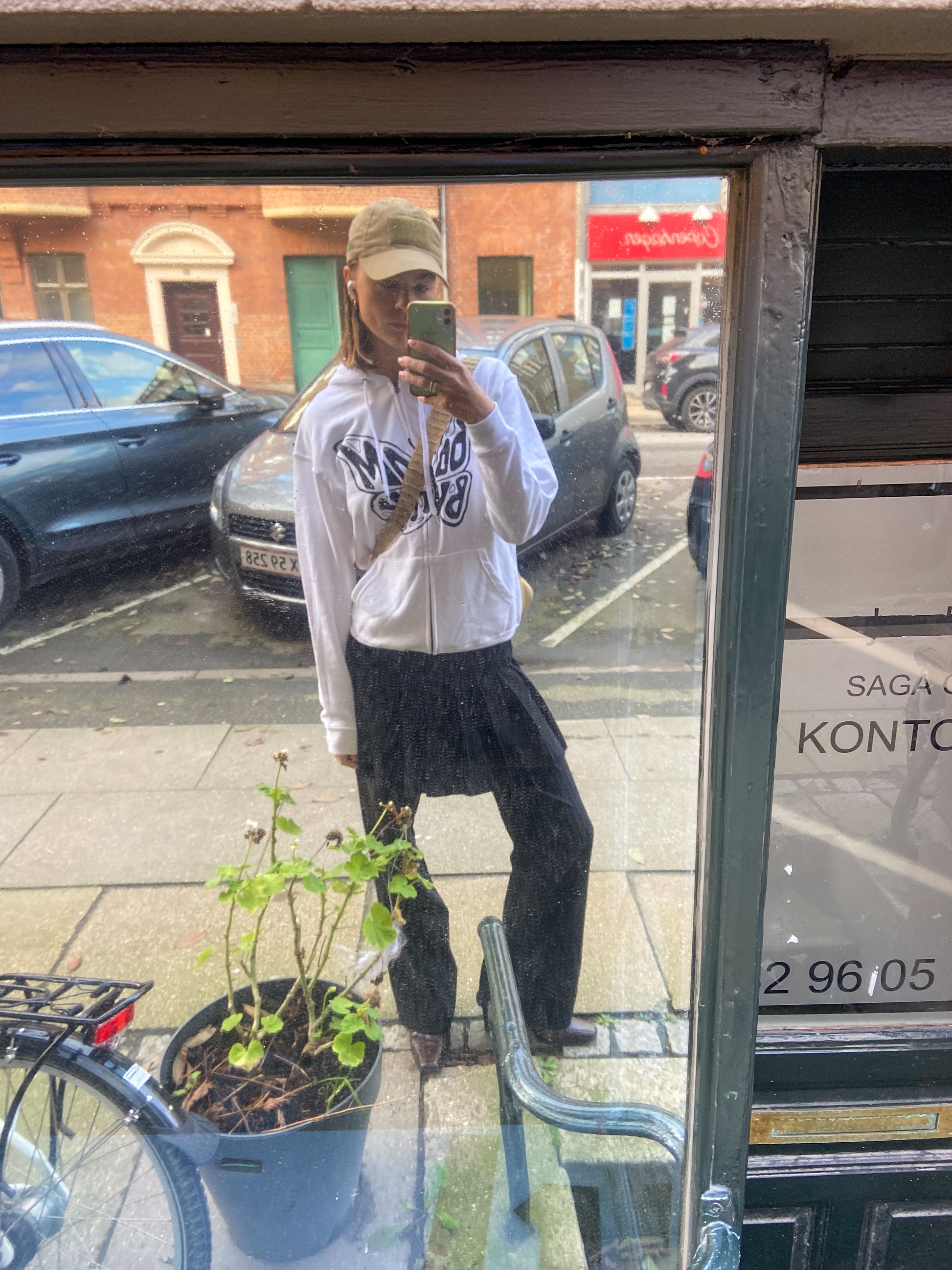 Lea er 178 cm høj og bruger størrelse M.
