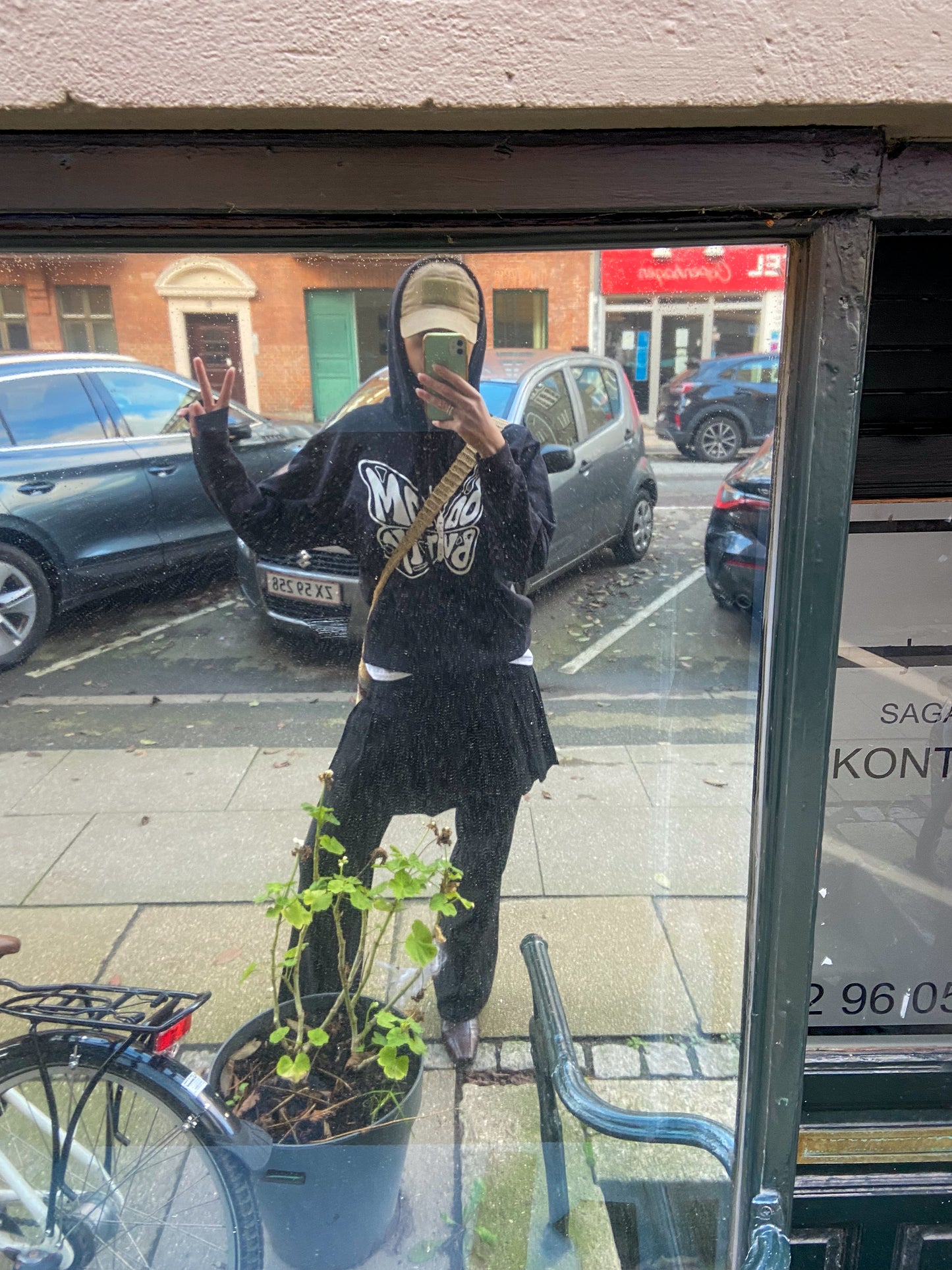 Lea er 178 cm høj og bruger størrelse M.