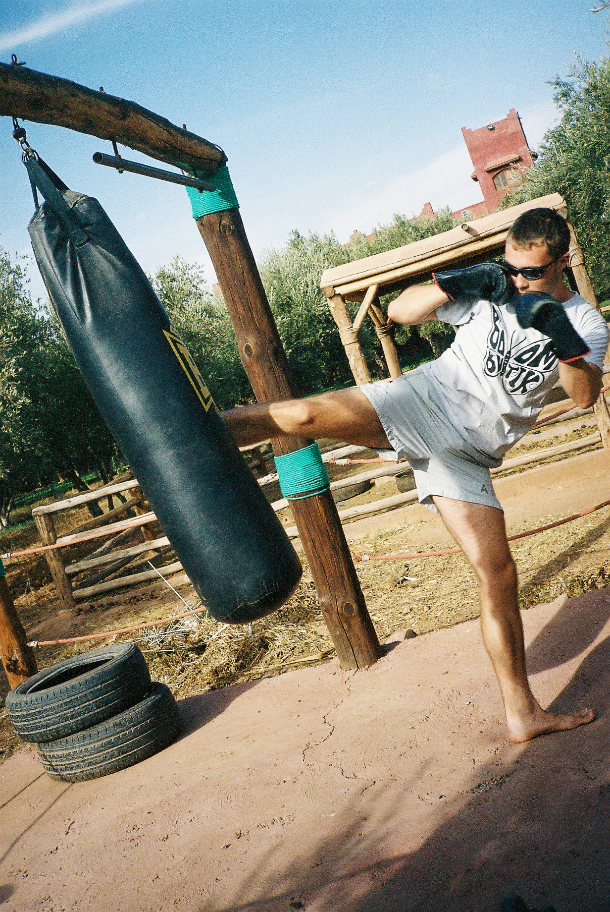 Tim er 185 cm høj og bruger en størrelse L. 