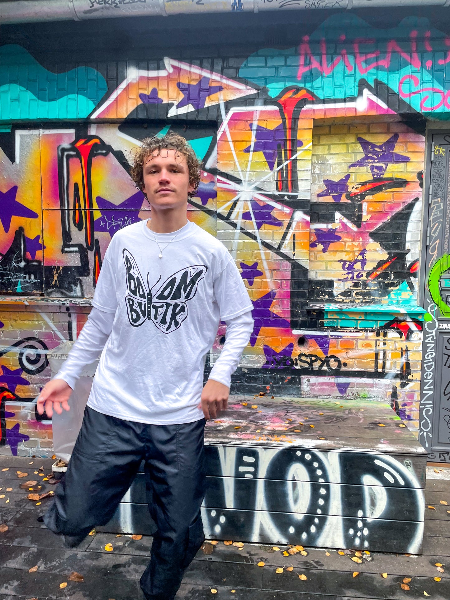 Andreas er 185 cm høj og bruger størrelse L.