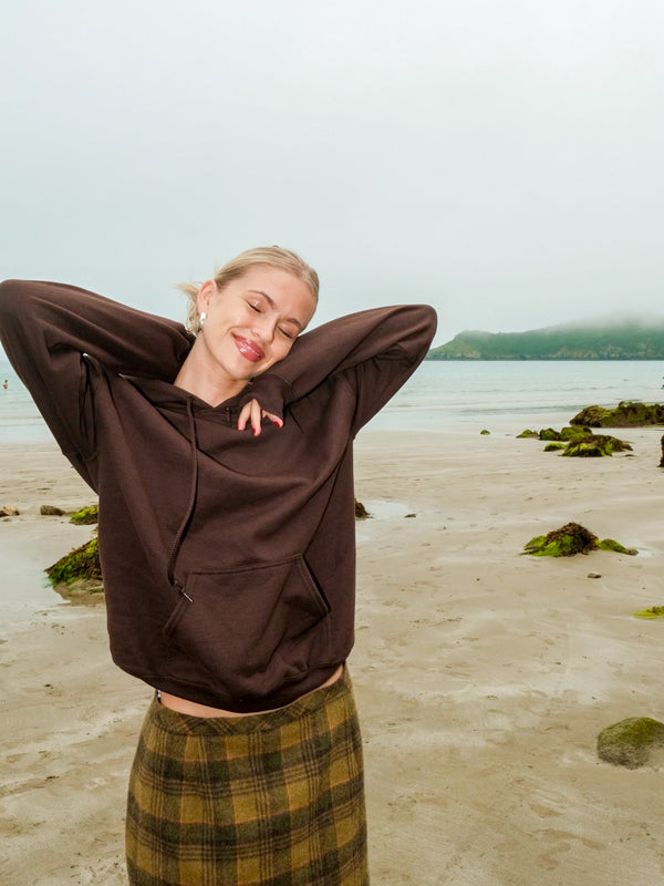 Line er 172 cm høj og bruger størrelse M. | mørkebrun