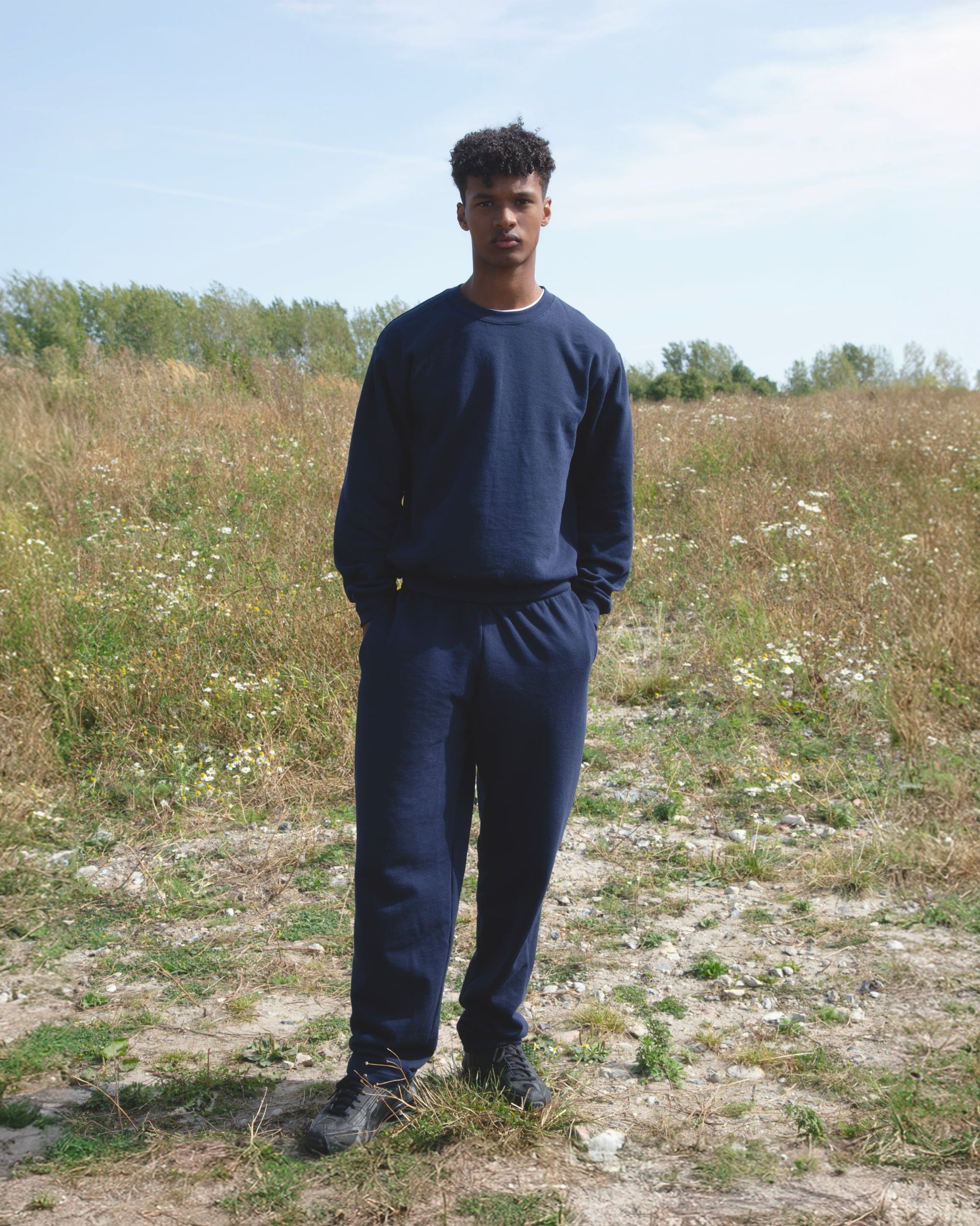 Filip er 185 cm høj og bruger størrelse L.