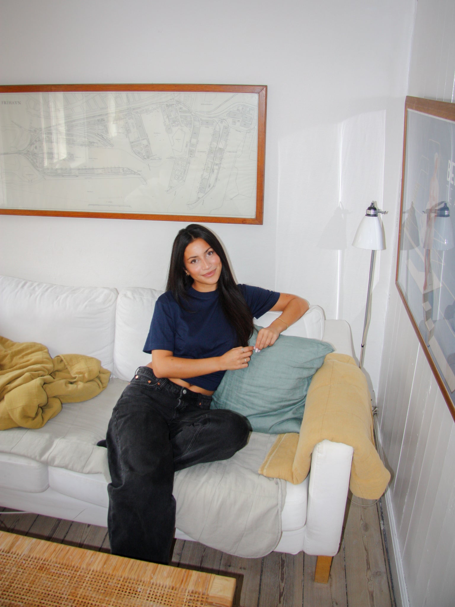 Nanna er 166 cm høj og bruger størrelse S. | mørkeblå