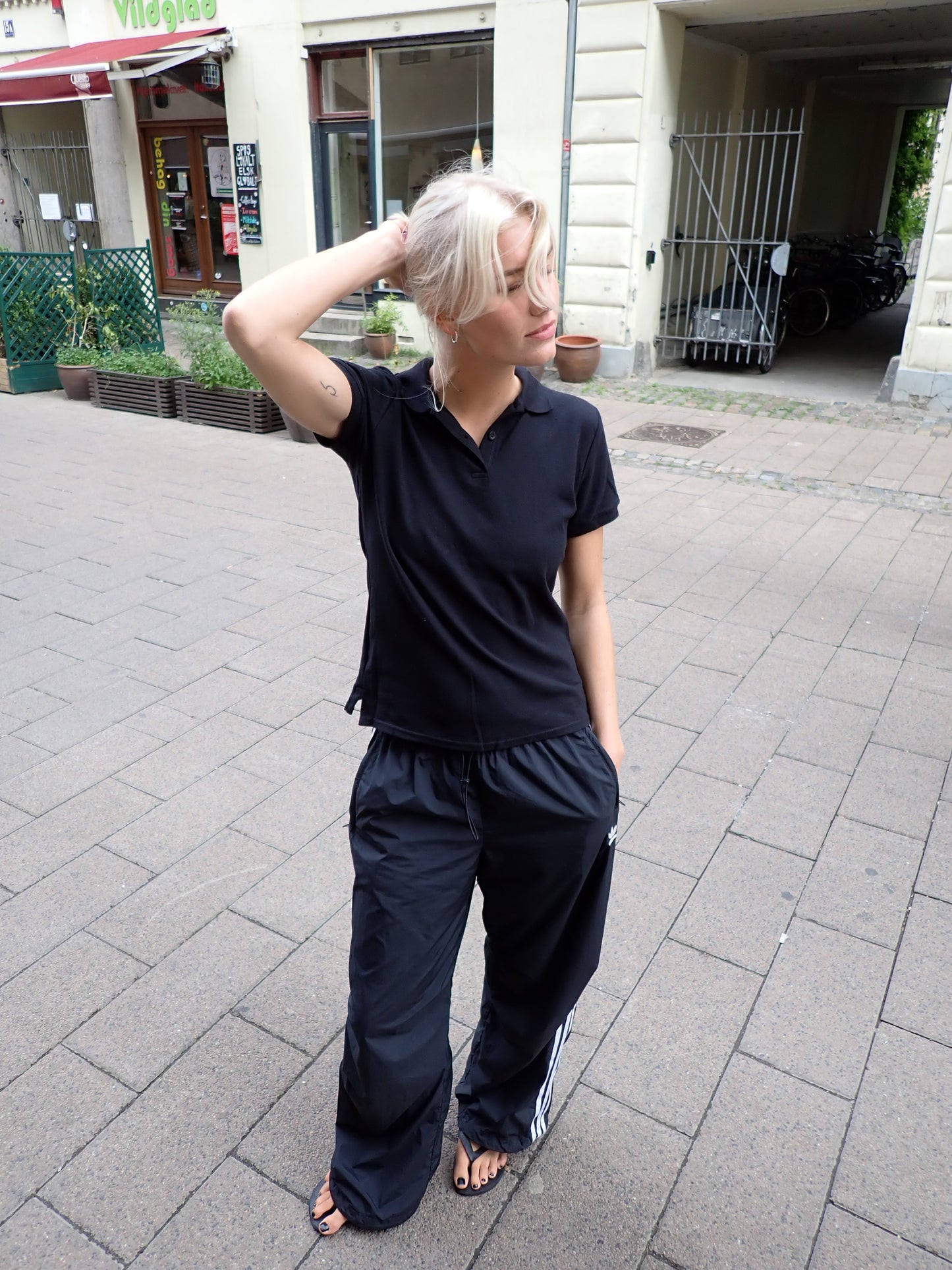 Sofie er 170 cm høj og bruger størrelse S. | sort