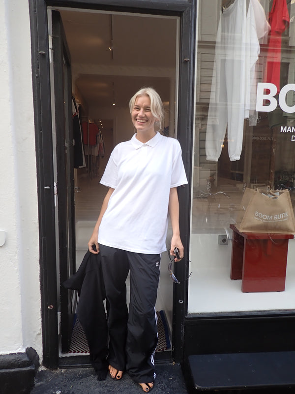 Sofie er 170 cm høj og bruger størrelse M. | hvid