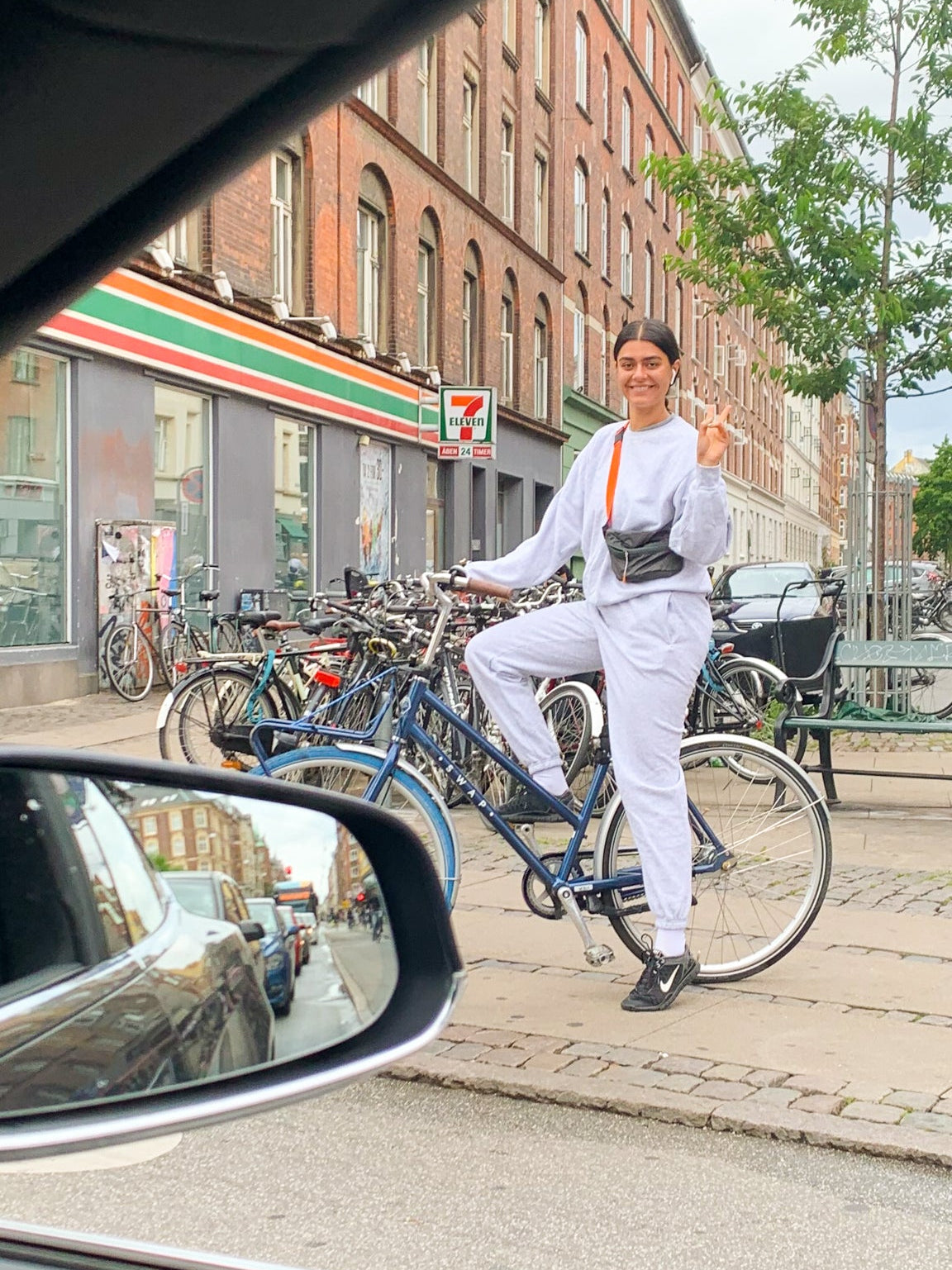 Camilla er 178 cm høj og bruger størrelse M. 