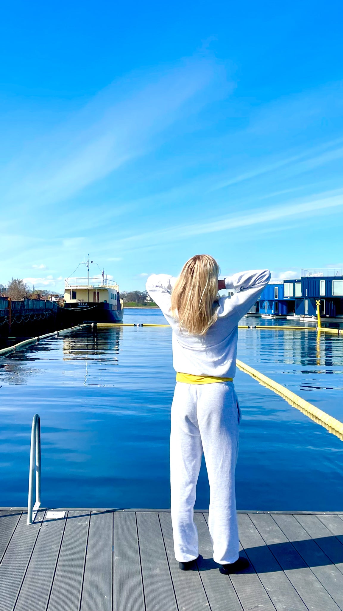 Astrid er 178 cm høj og bruger størrelse S. 