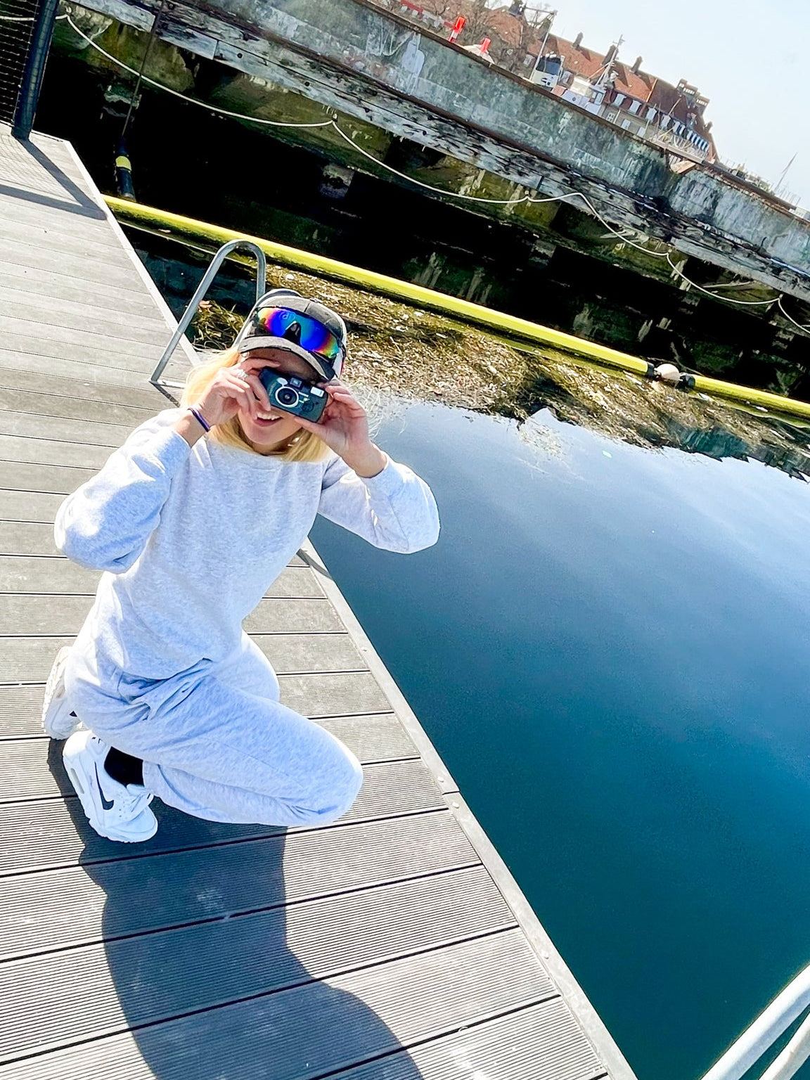 Astrid er 178 cm høj og bruger størrelse S. 