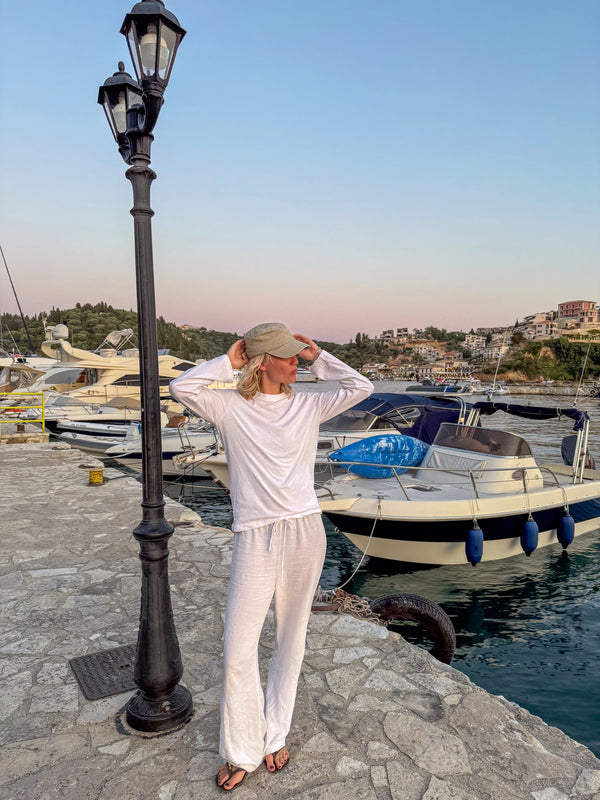 Sofie er 170 cm høj og bruger størrelse M. | hvid