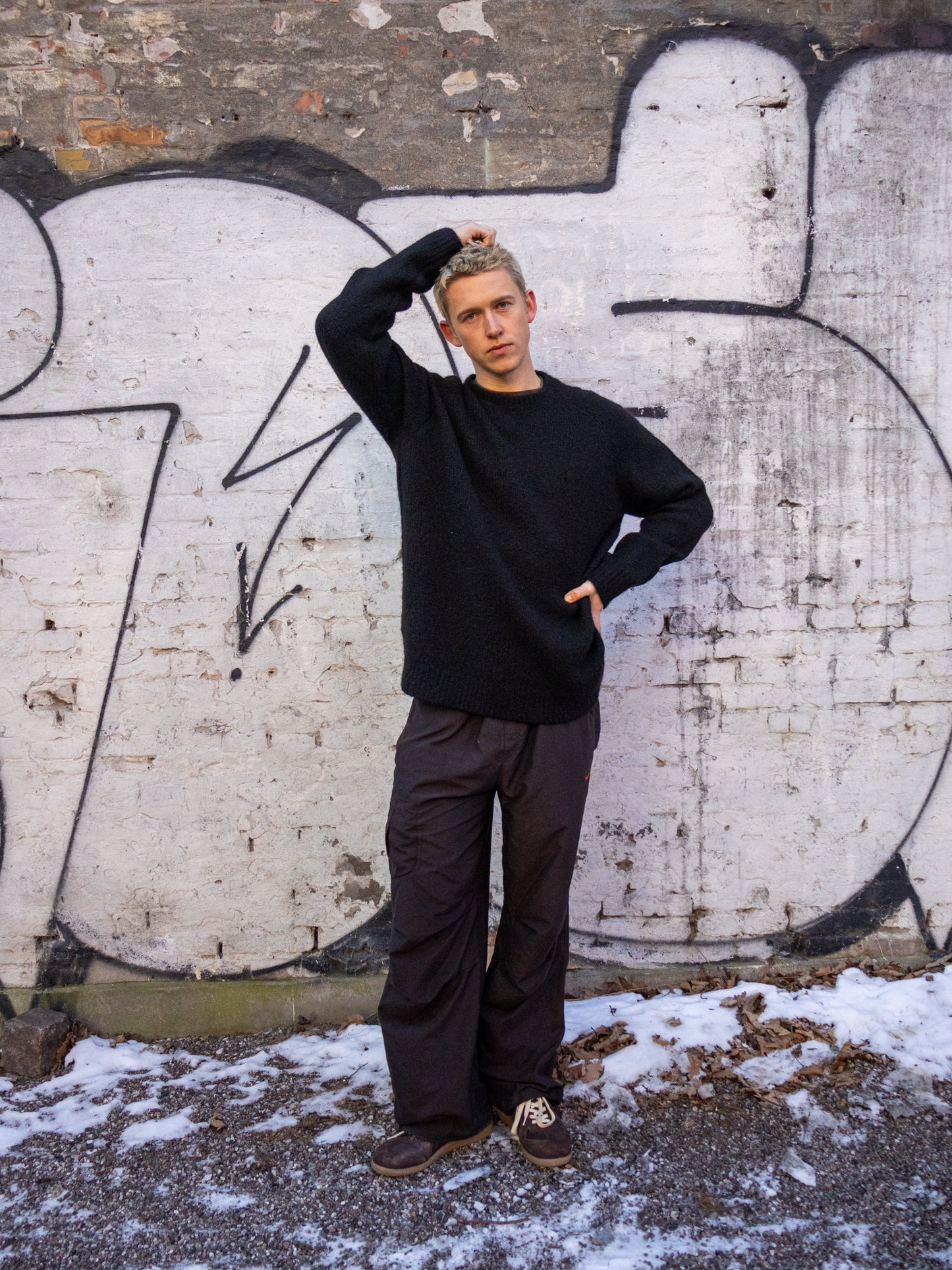 Peter er 188 høj og bruger størrelse XL. | sort