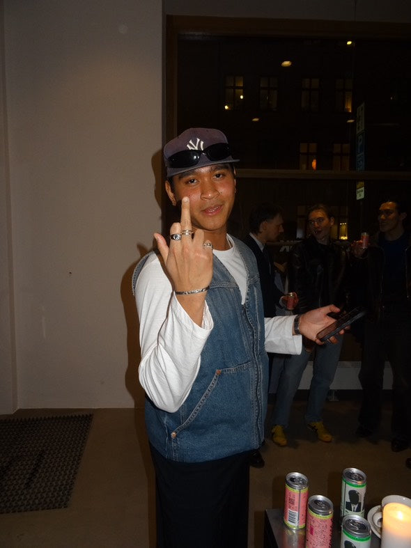 Random fyr fra åbningsfesten i Sverige. | hvid