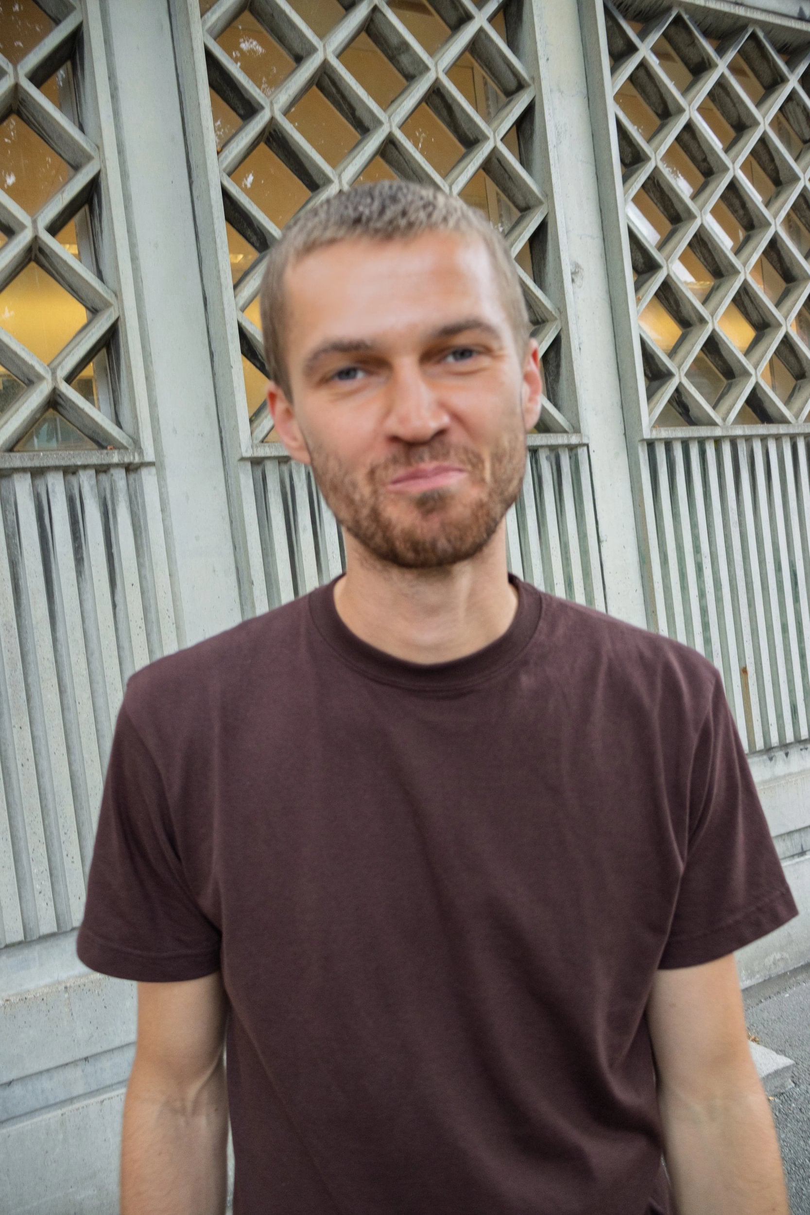 Viggo er 195 cm og bruger str. XL | mørkebrun