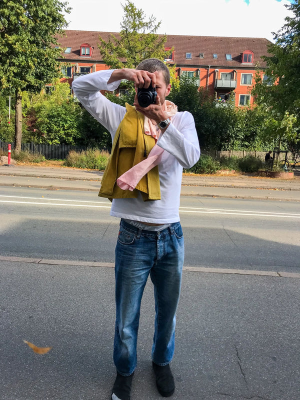 Viggo er 195 cm høj og bruger størrelse XL. | hvid