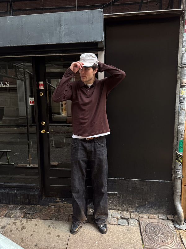 William er 193 cm høj og bruger størrelse XL. | mørkebrun