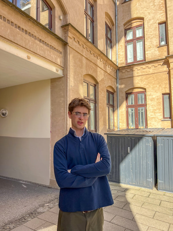 William er 188 cm høj og bruger størrelse L. | mørkeblå