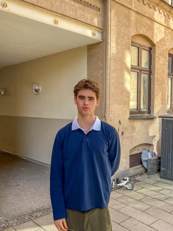 William er 188 cm høj og bruger størrelse L. | mørkeblå