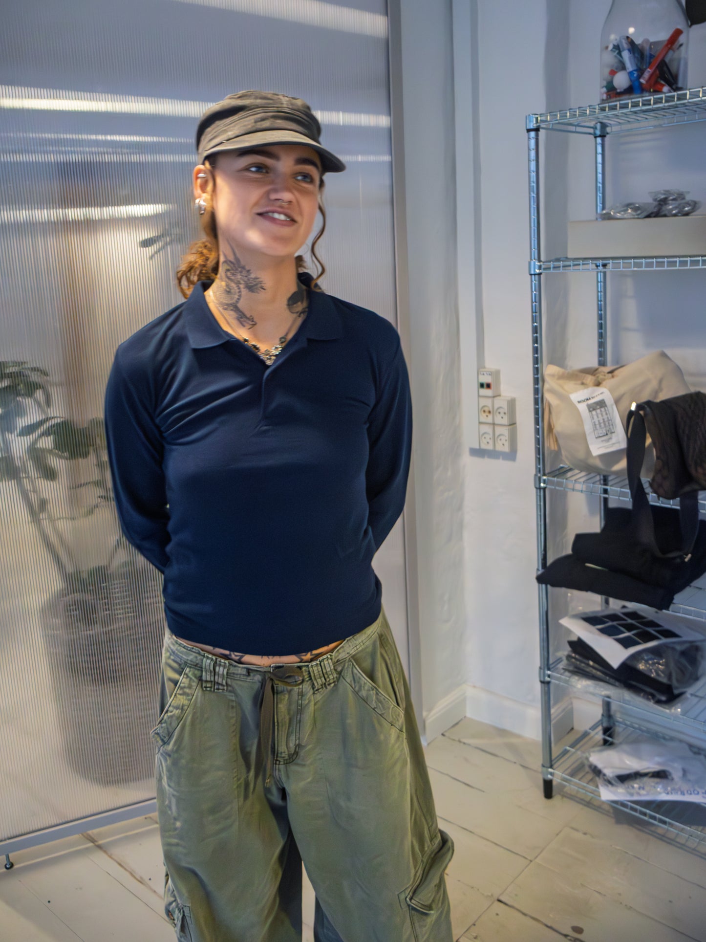 Astrid er 165 cm høj og bruger størrelse XXS. | mørkeblå