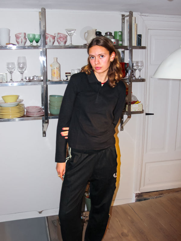 Clara er 175 cm høj og bruger størrelse XS. | sort