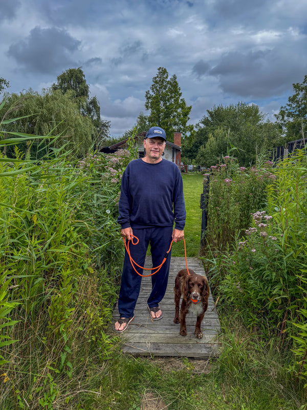 Anders er 176 cm høj og bruger størrelse L. | mørkeblå