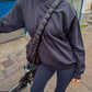 Rose er 175 cm høj og bruger størrelse M. | sort