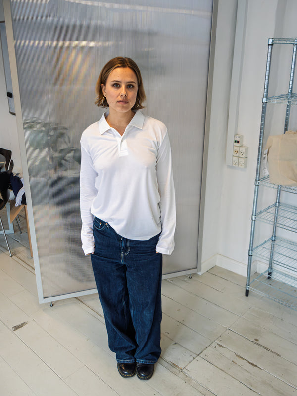 Emma er 167 cm høj og bruger størrelse M. | hvid