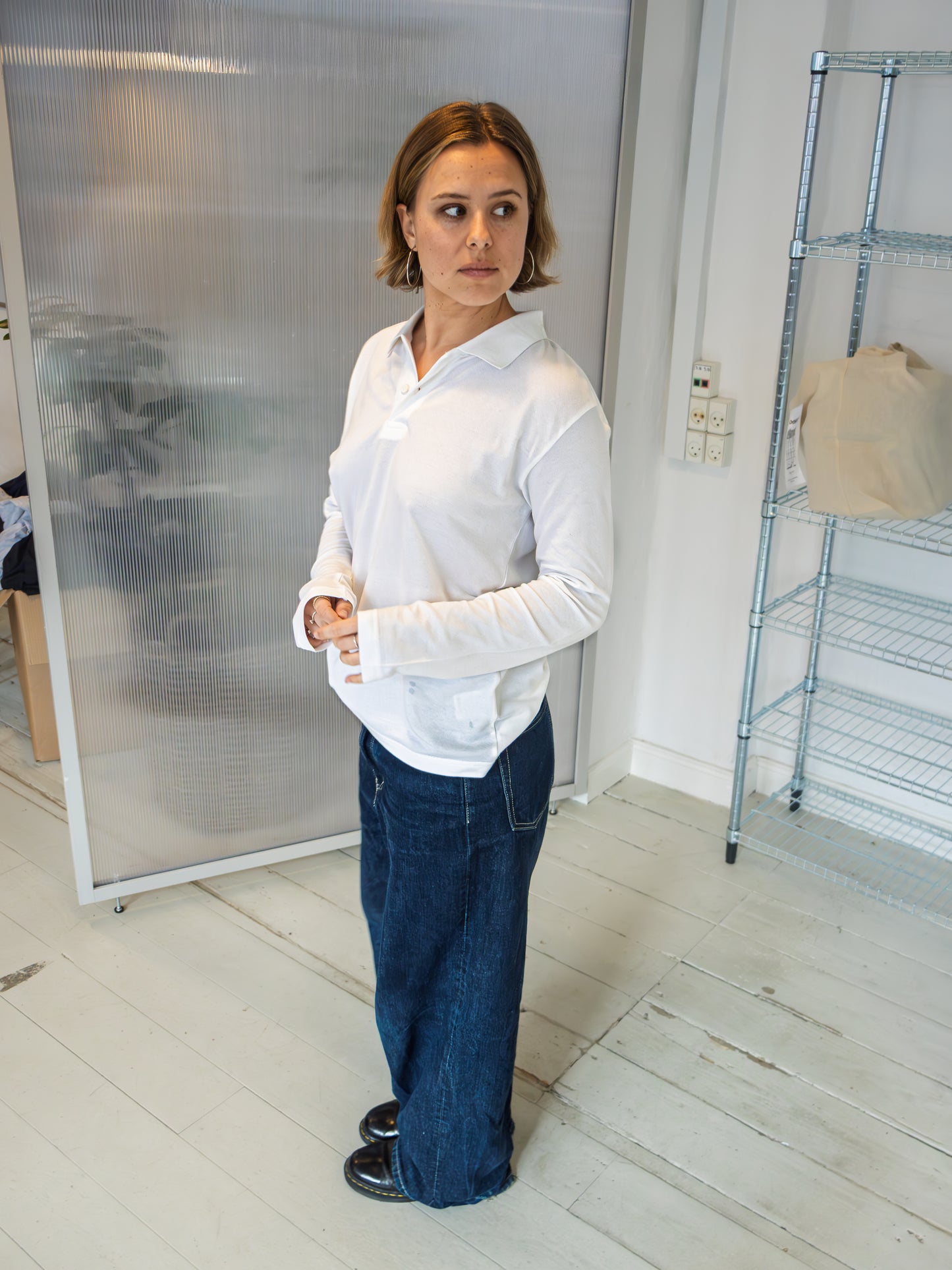 Emma er 167 cm høj og bruger størrelse M. | hvid