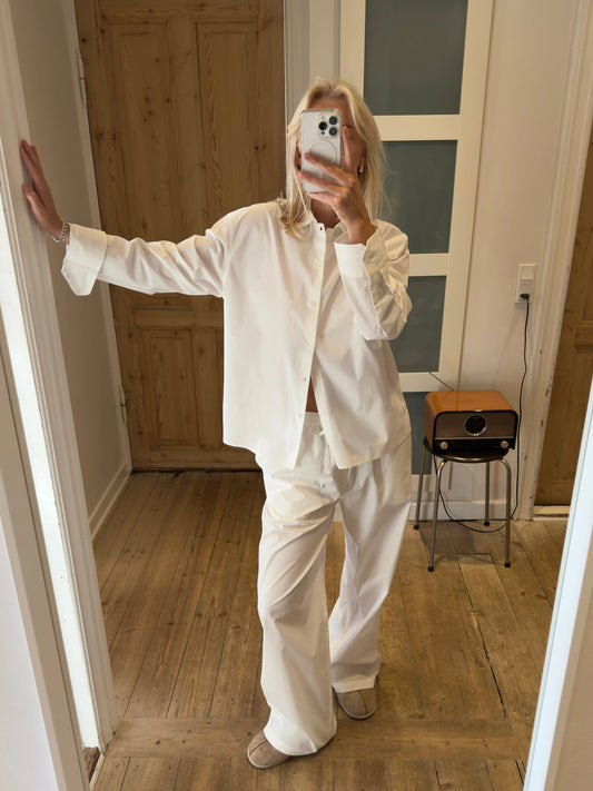 Sofie er 170 cm høj og bruger størrelse M. 