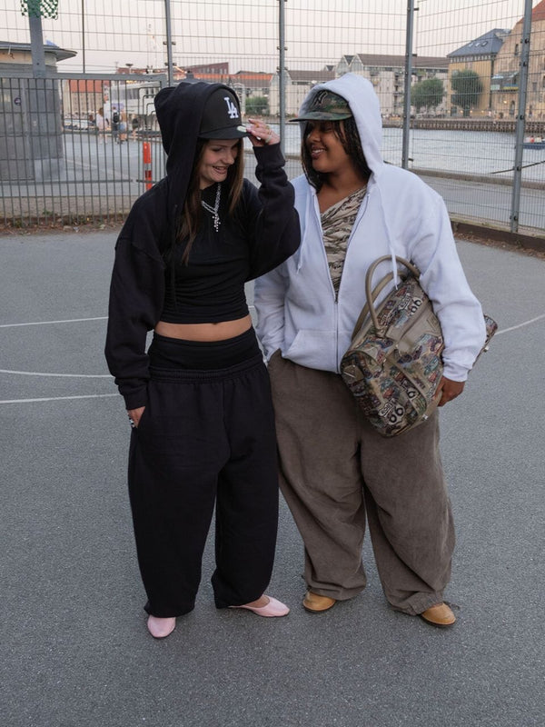 Alberte er 166 cm høj og bruger størrelse XL. 