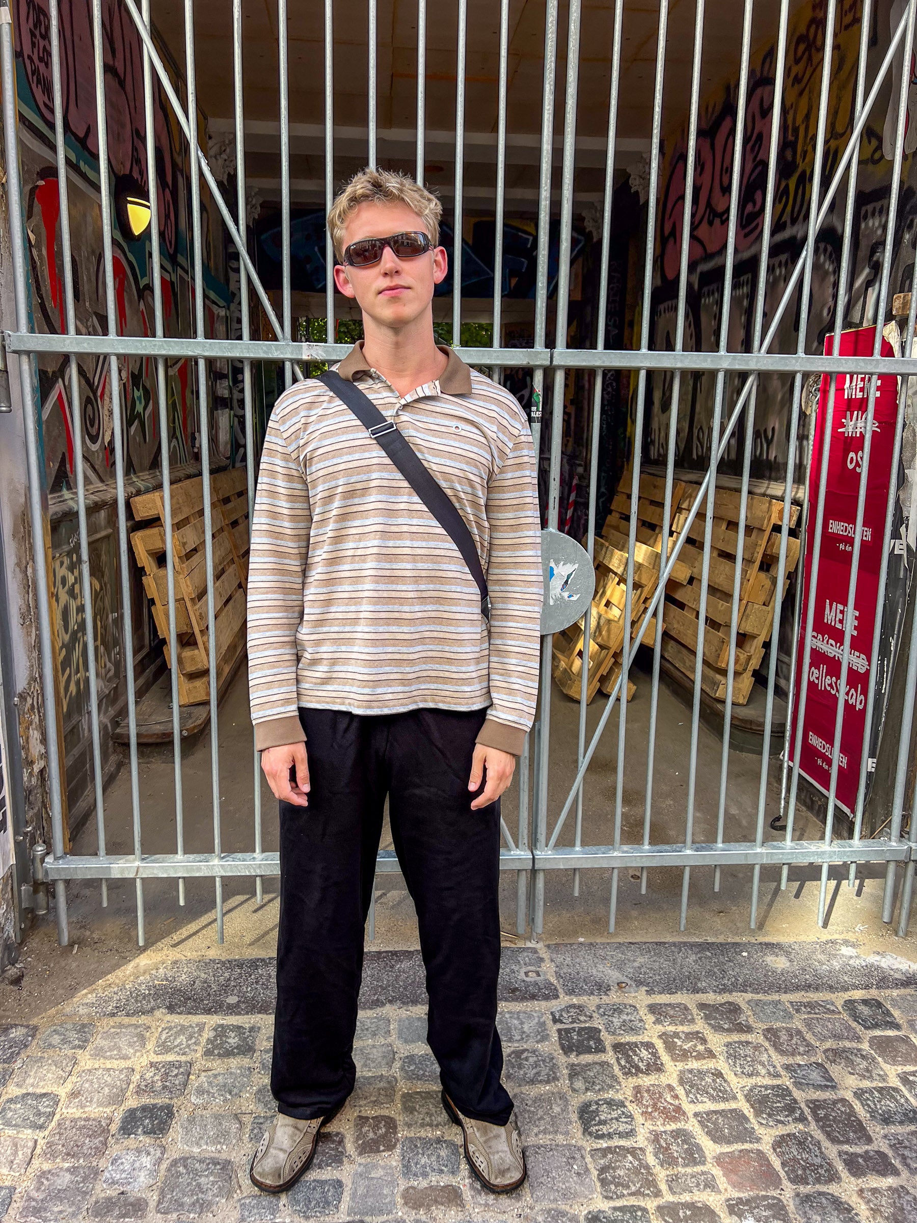 Peter 188 cm og bruger størrelse L. | uden sort