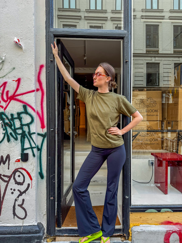 Rose er 175 cm høj og bruger størrelse M. | olivengrøn