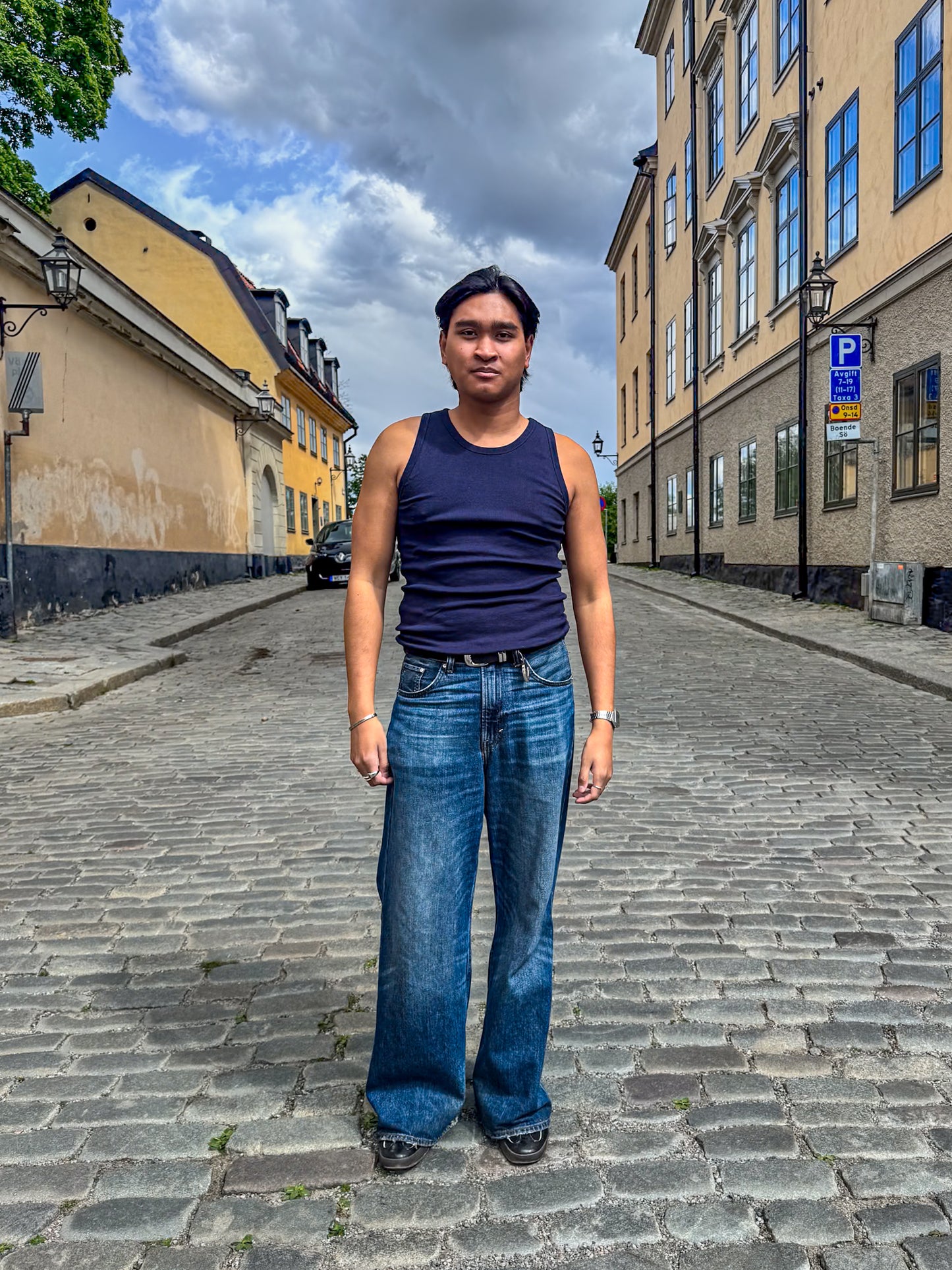 Kem er 185 cm høj og bruger størrelse L. | mørkeblå