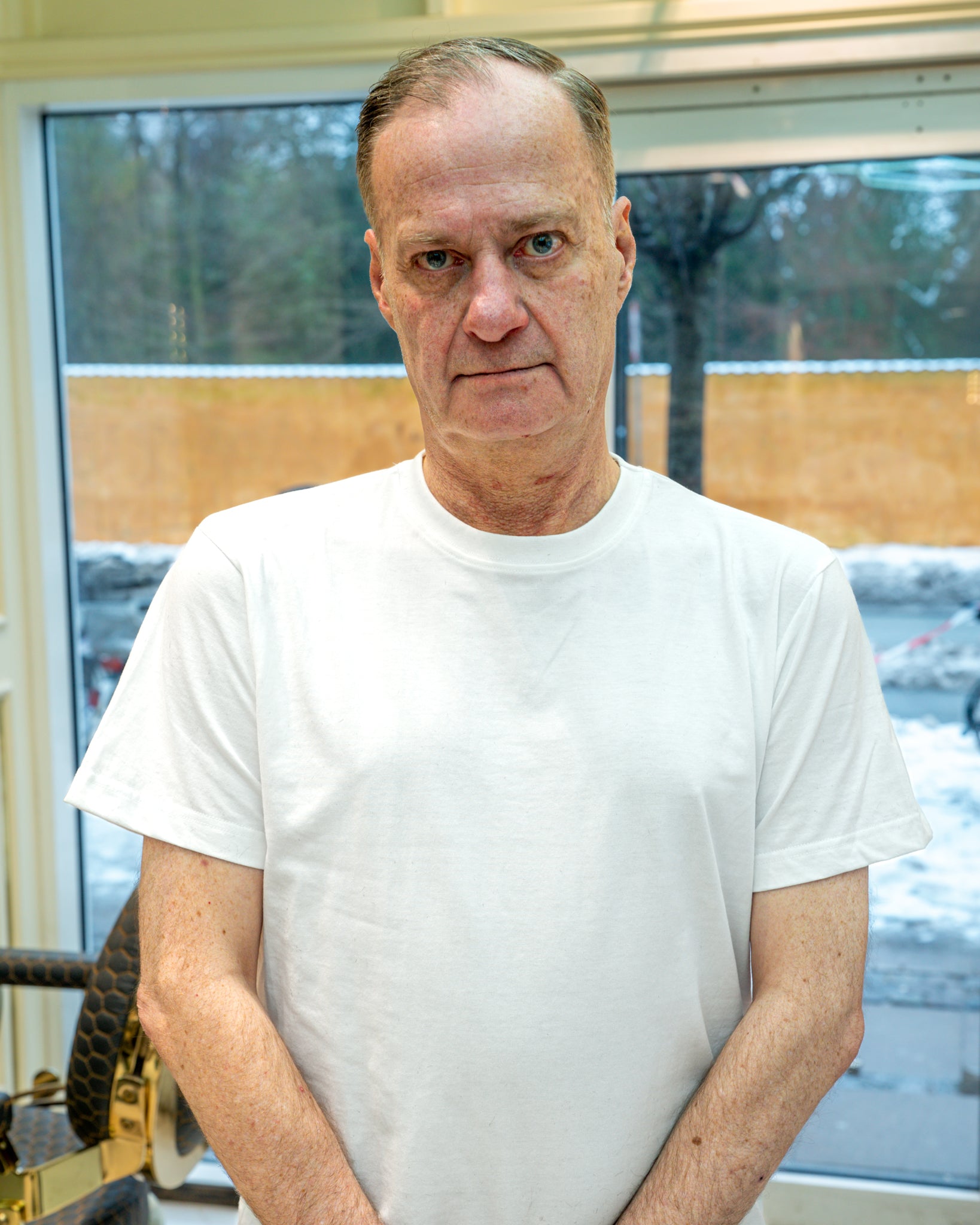 Knud er 183 cm høj og bruger størrelse 
L. | hvid