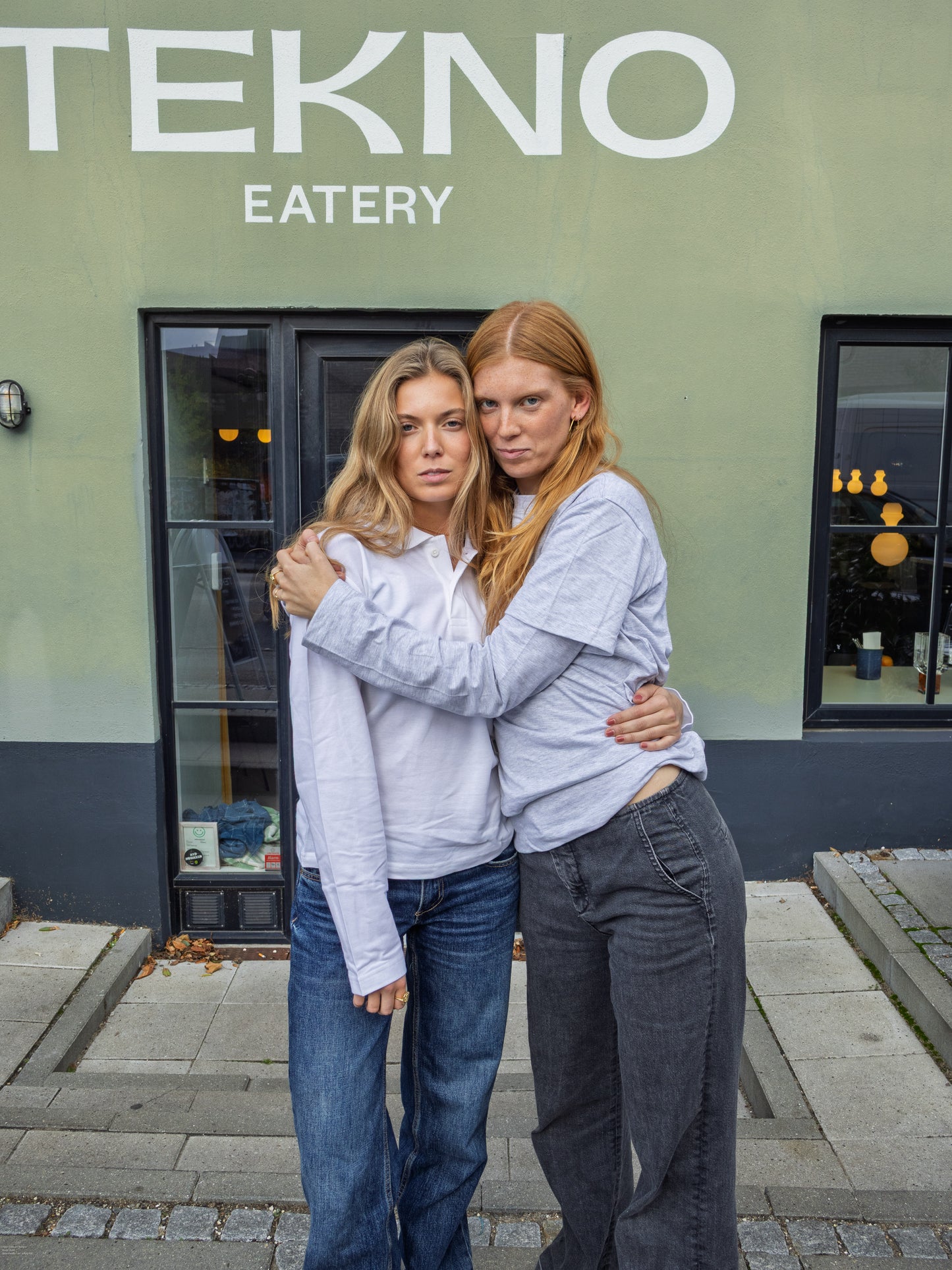 Wilma (t.v.) er 168 cm høj og bruger størrelse S. | hvid